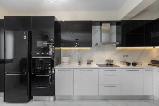 Black Diamond Apartment *