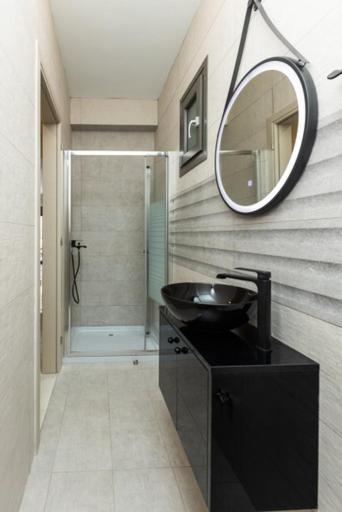 Black Diamond Apartment *